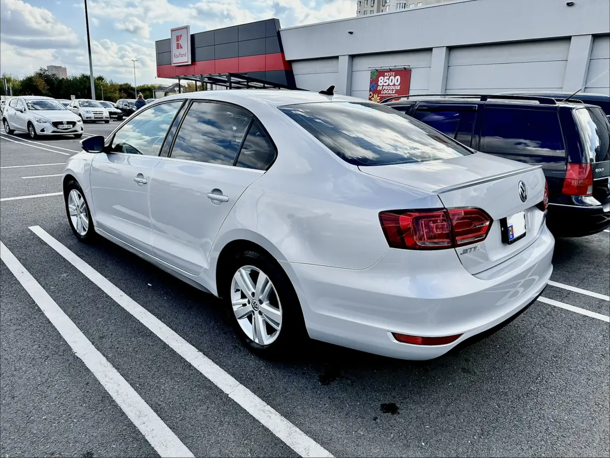 Vand Volkswagen Jetta (2/8)