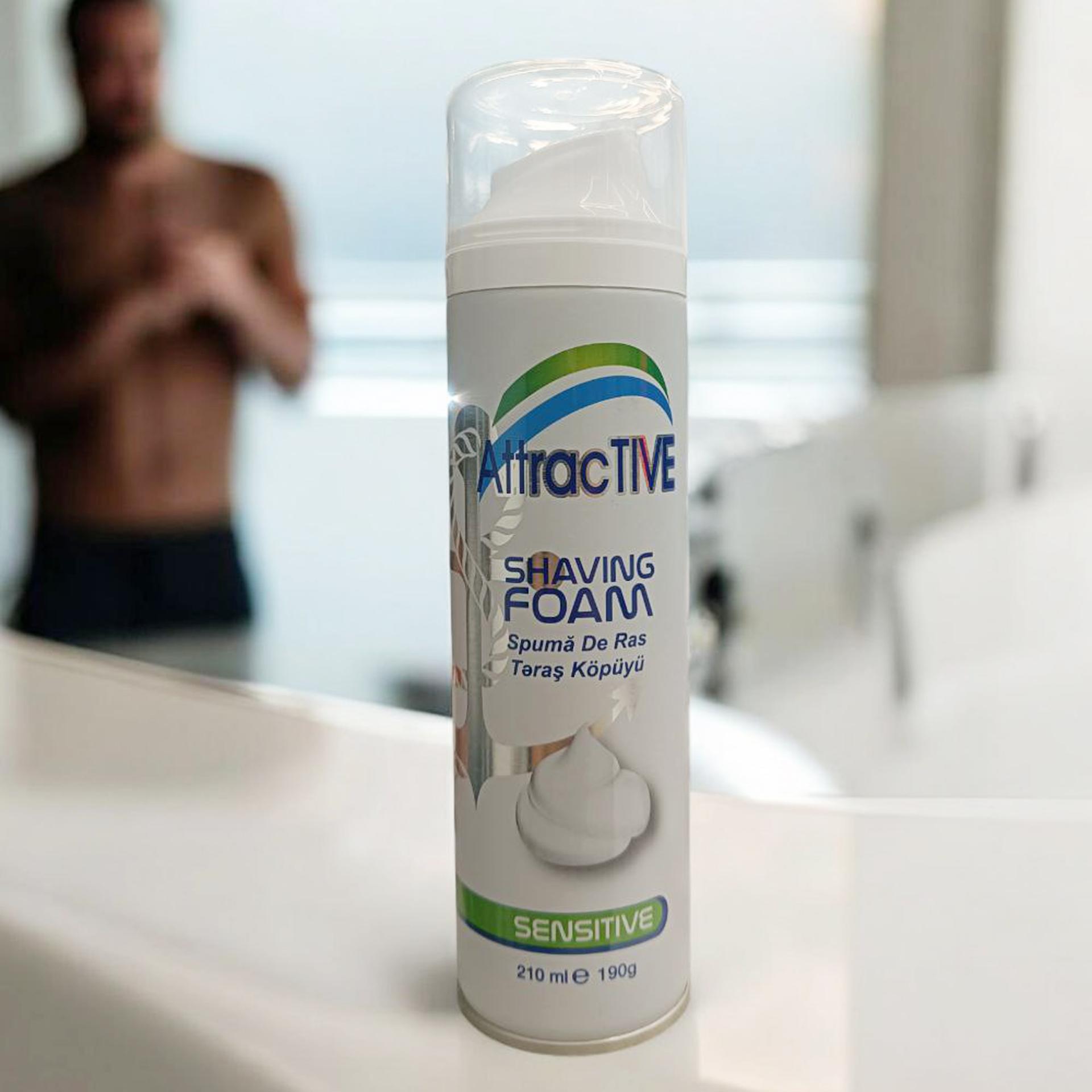 Spuma ras Attractive Sensitive 210 ml